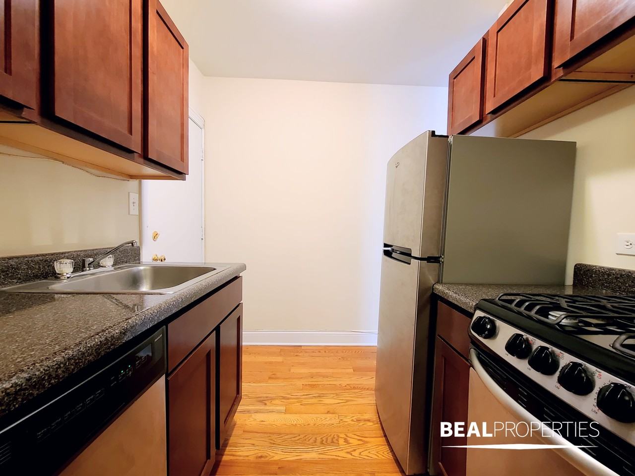 817 West Cornelia Avenue #214 - Photo 3 of 20