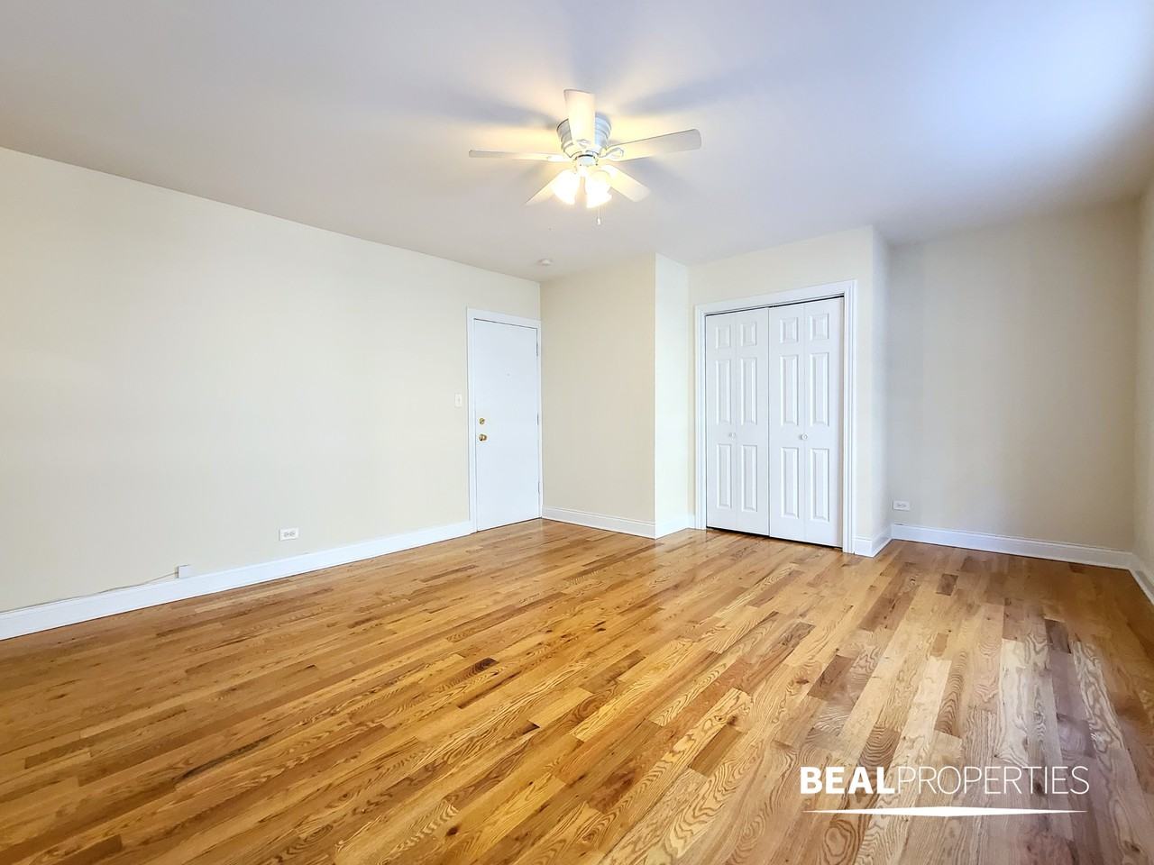 817 West Cornelia Avenue #214 - Photo 5 of 20