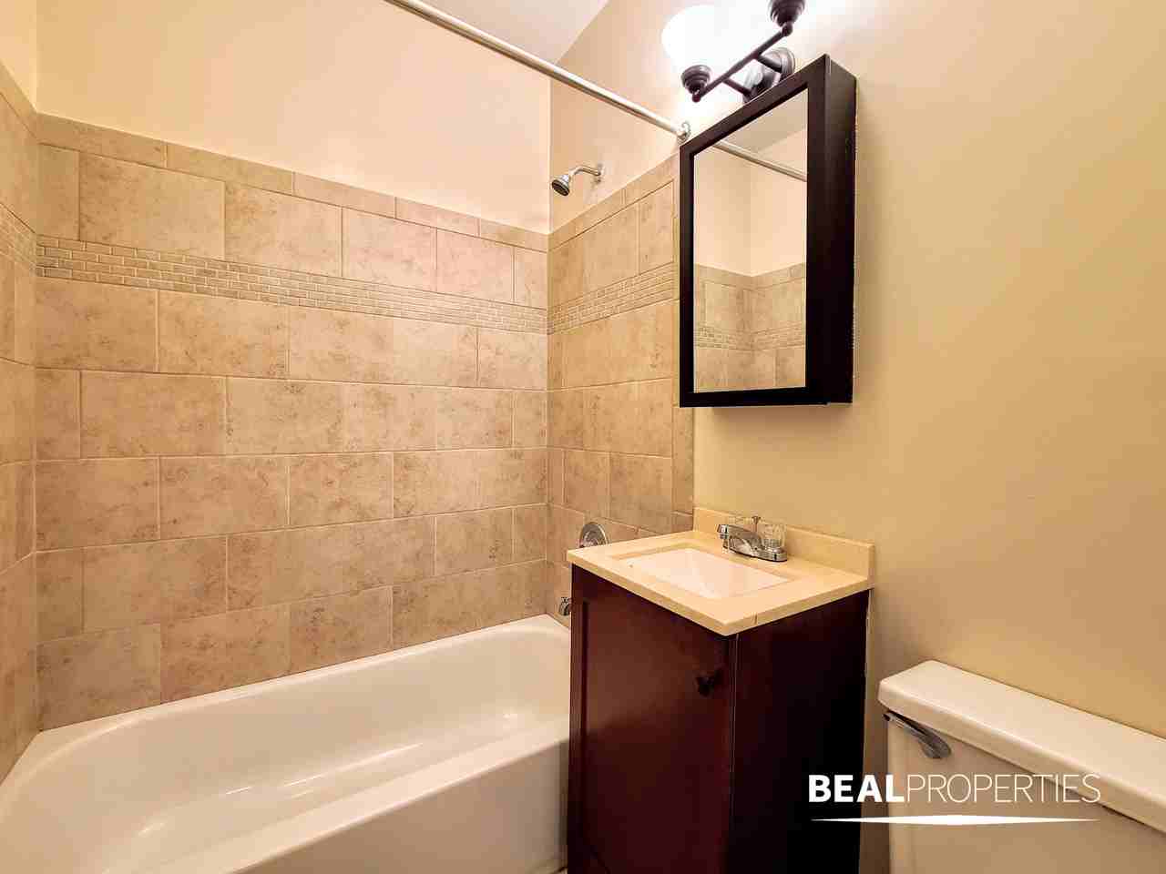 817 West Cornelia Avenue #214 - Photo 6 of 20