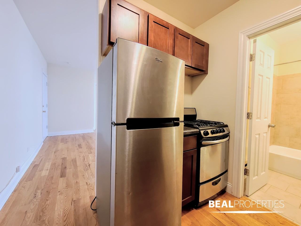 817 West Cornelia Avenue #214 - Photo 7 of 20