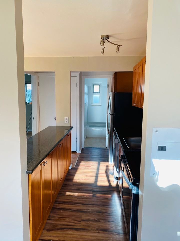 1226 Taylor Ave N #5 - Photo 6 of 19