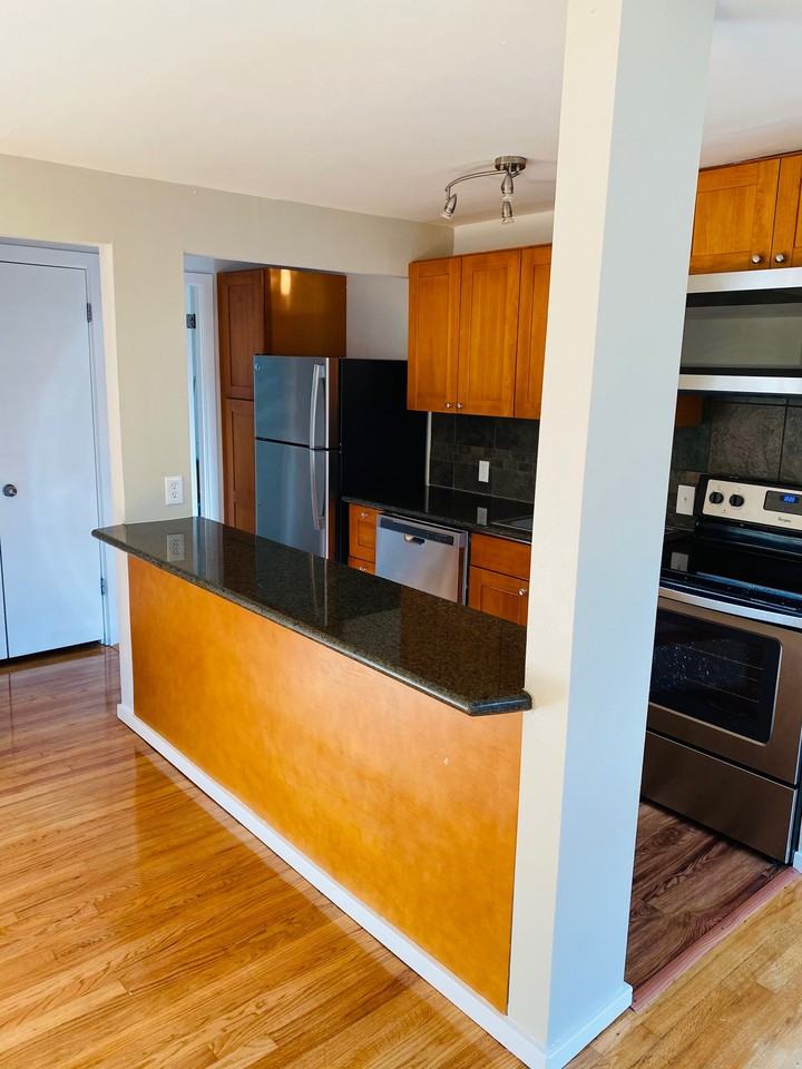 1226 Taylor Ave N #5 - Photo 7 of 19