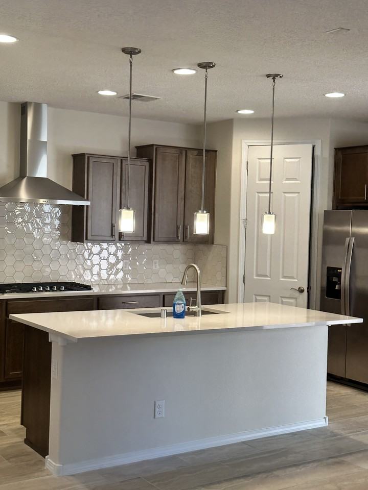 5202 Gold Hill Ln - Photo 7 of 17