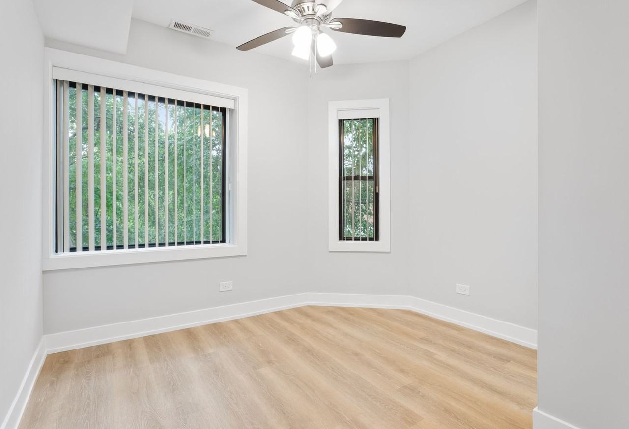 1558 W Juneway Ter #1T - Photo 6 of 14