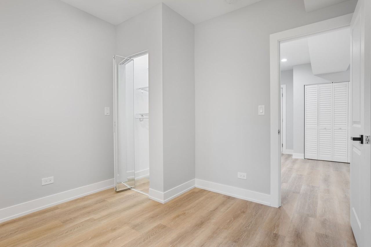 1558 W Juneway Ter #1T - Photo 7 of 14