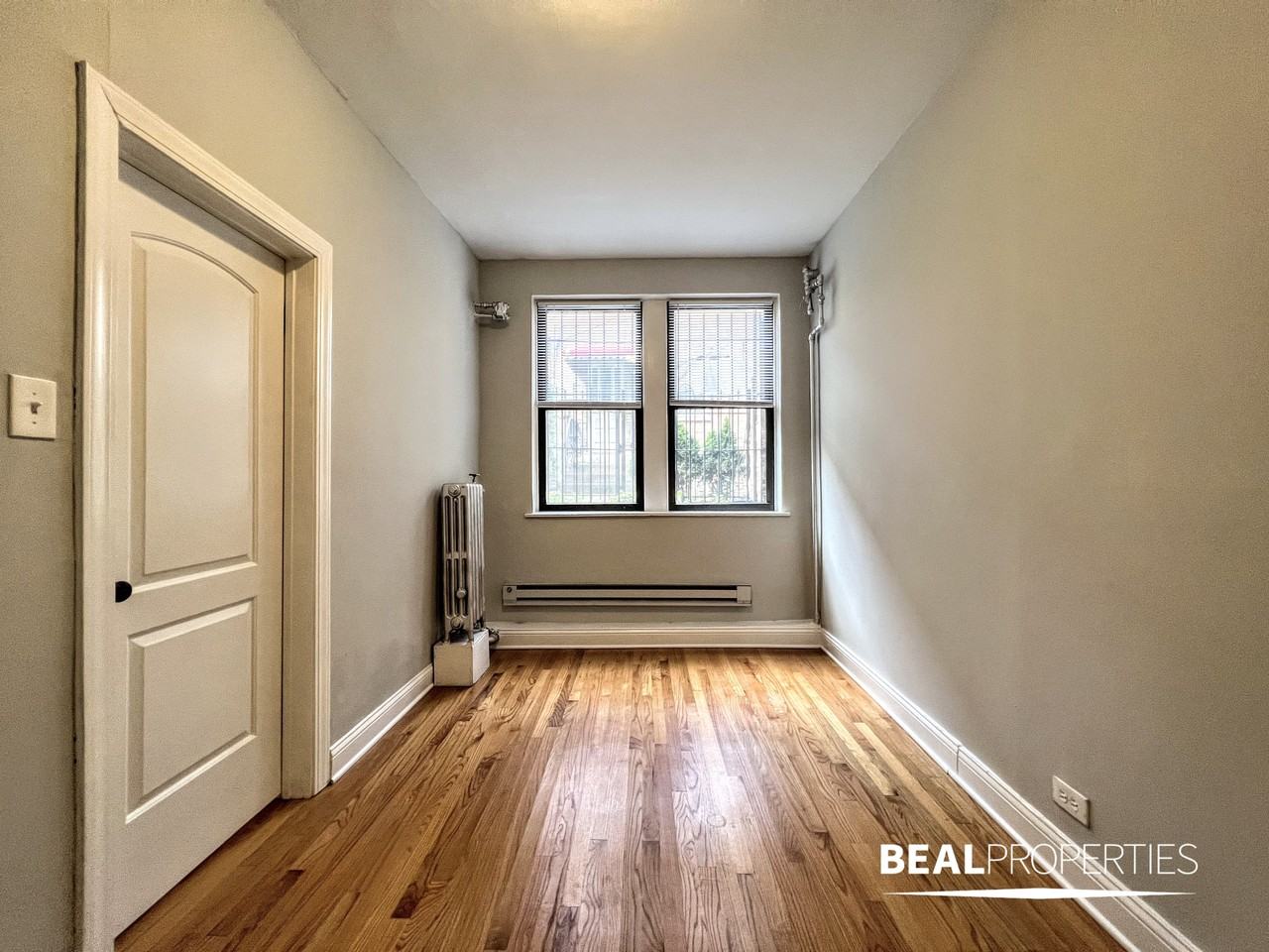 4614 N Paulina St - Photo 2 of 11