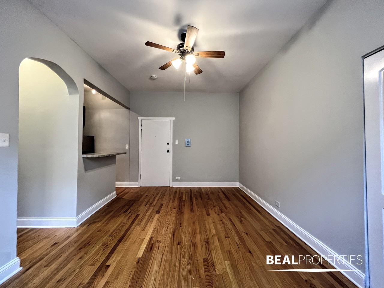 4614 N Paulina St - Photo 5 of 11