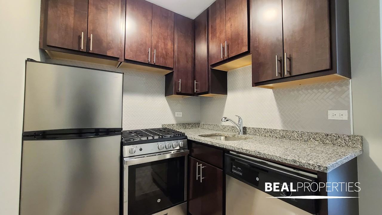 530 West Surf Street - Photo 7 of 12