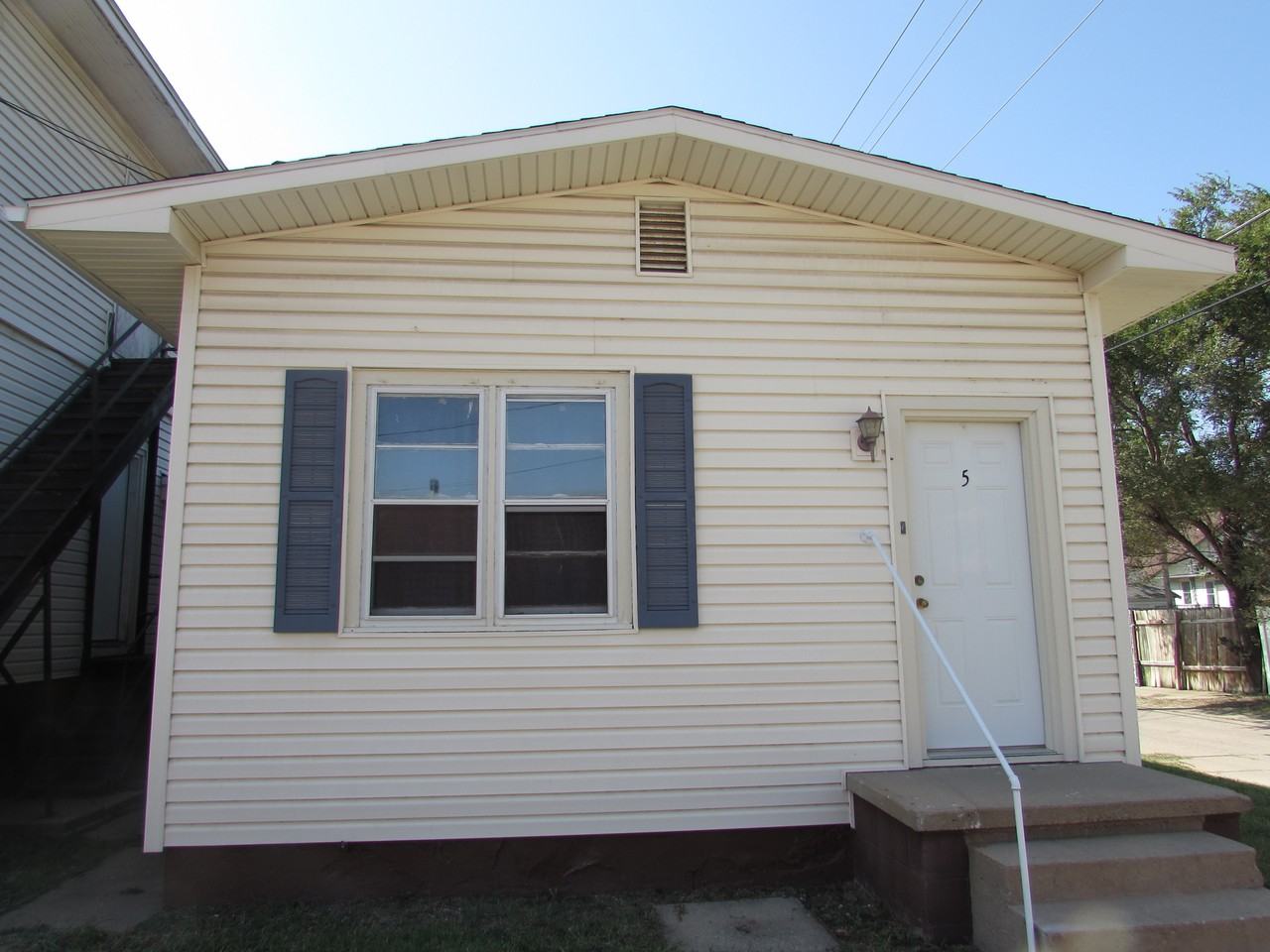 716 E 4th Ave