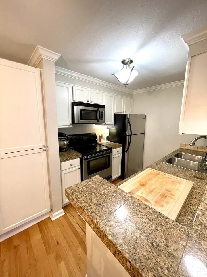 10 N Ogden St #302 - Photo 3 of 17