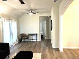 1521 N Ross Ave #NA - Photo 1 of 1