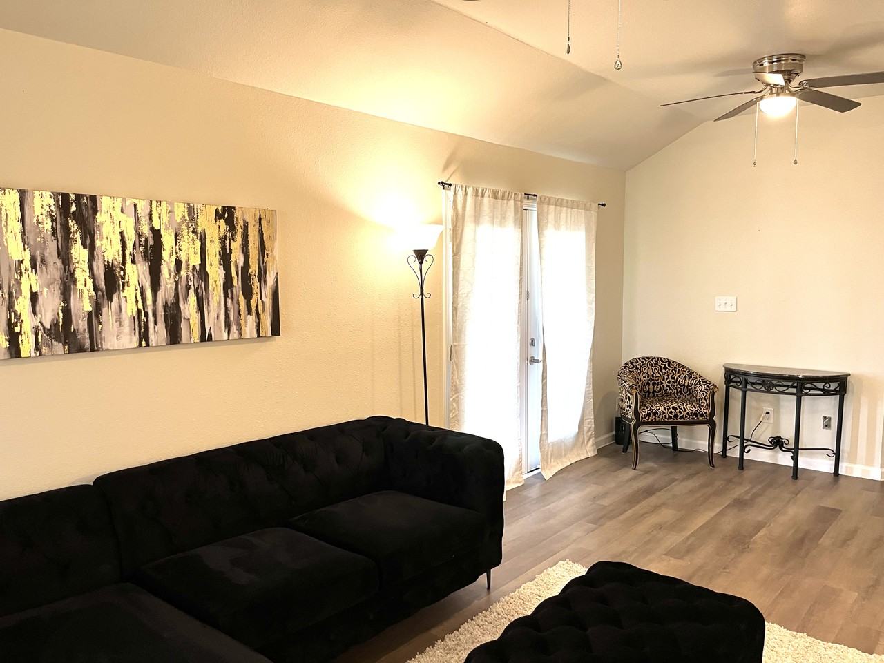 1521 N Ross Ave #NA - Photo 4 of 41