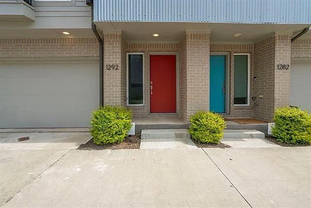 1292 N Prairie Ave - Photo 4 of 34