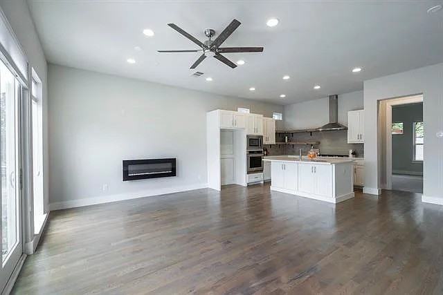 1292 N Prairie Ave - Photo 5 of 34