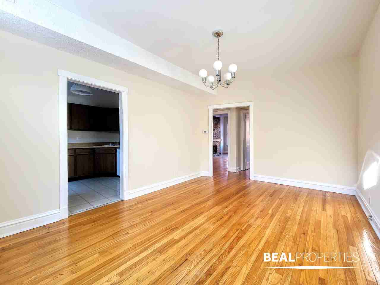 3517 N Racine Ave - Photo 4 of 10