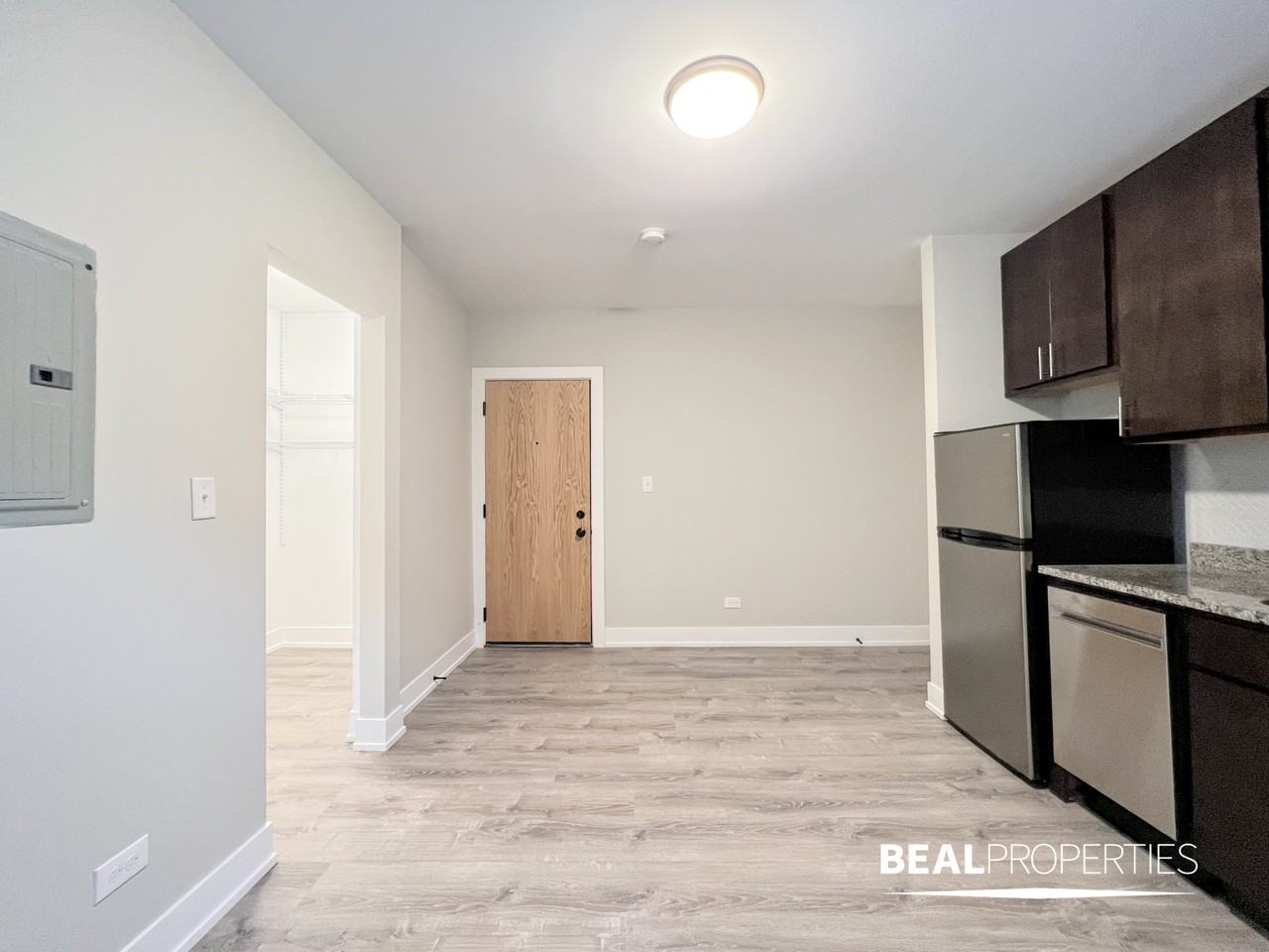 427 W Belden Ave - Photo 3 of 7