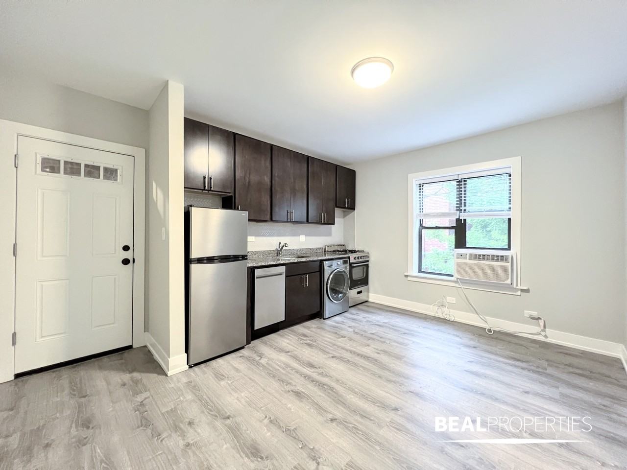 427 W Belden Ave - Photo 4 of 7