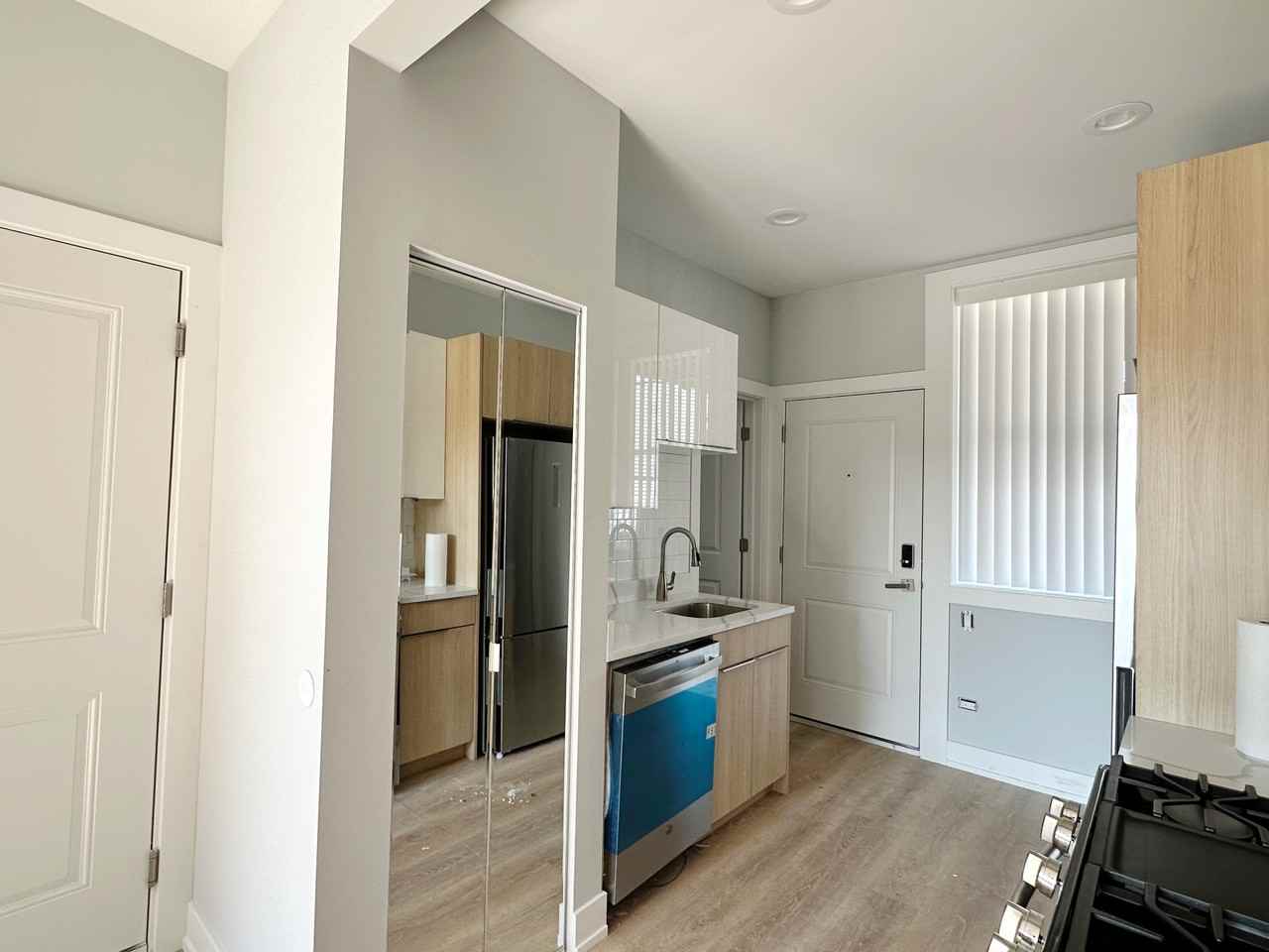 7421 N Clark St #2 - Photo 4 of 22