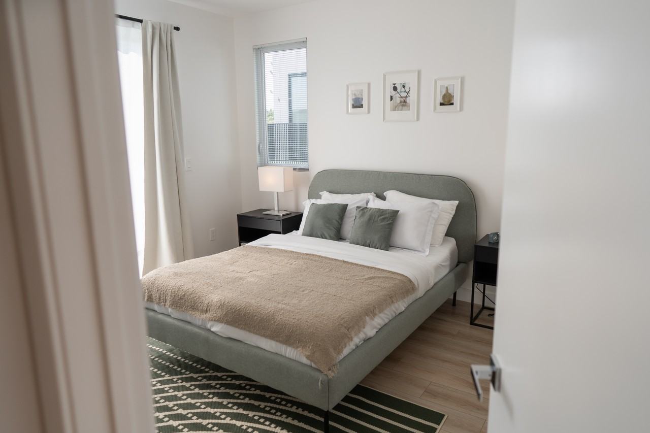 4833 Riverton Ave #NA - Photo 2 of 45