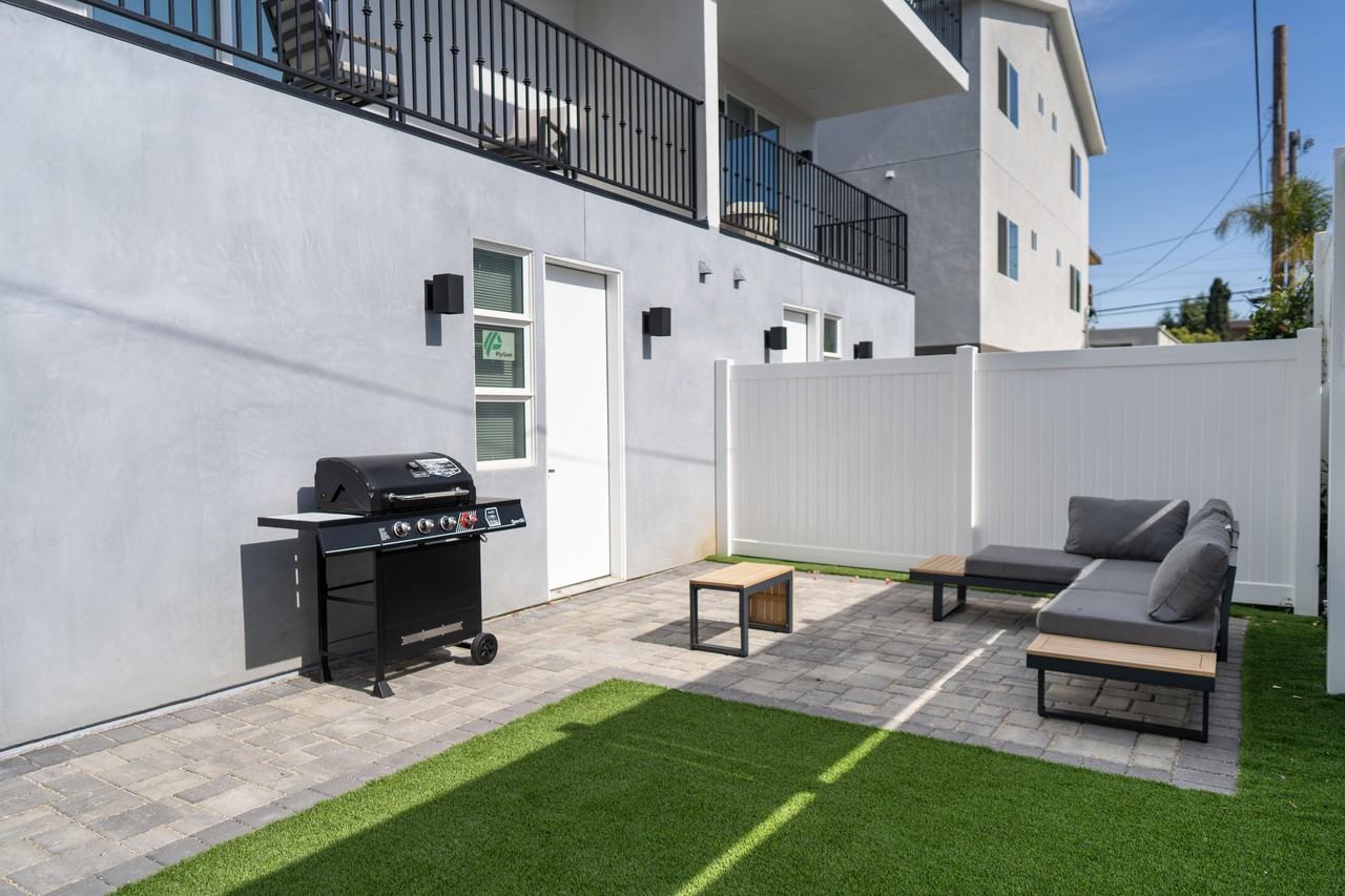 4833 Riverton Ave #NA - Photo 5 of 45