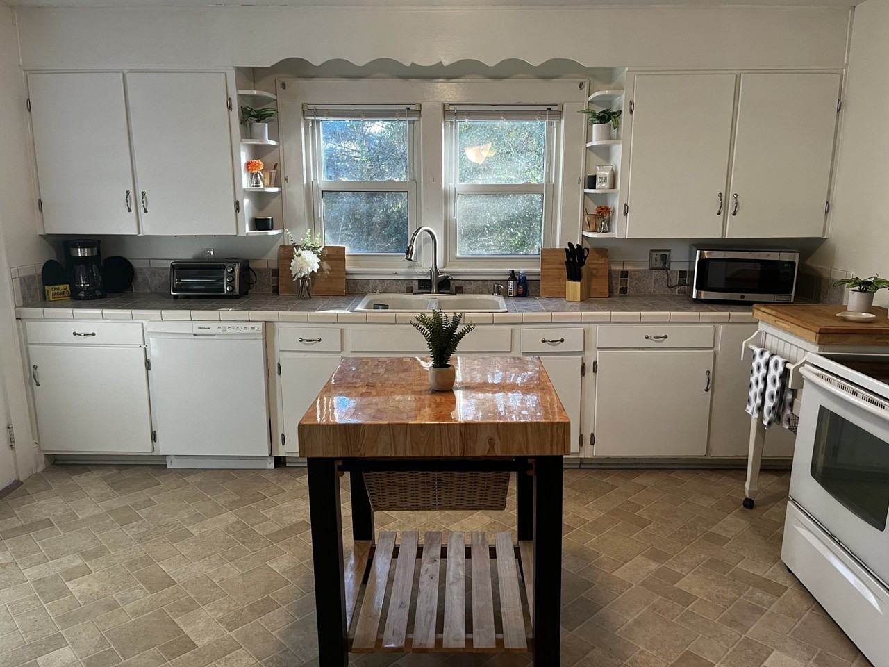 3125 1st Avenue Pl Sw #2BDRM - Photo 7 of 9