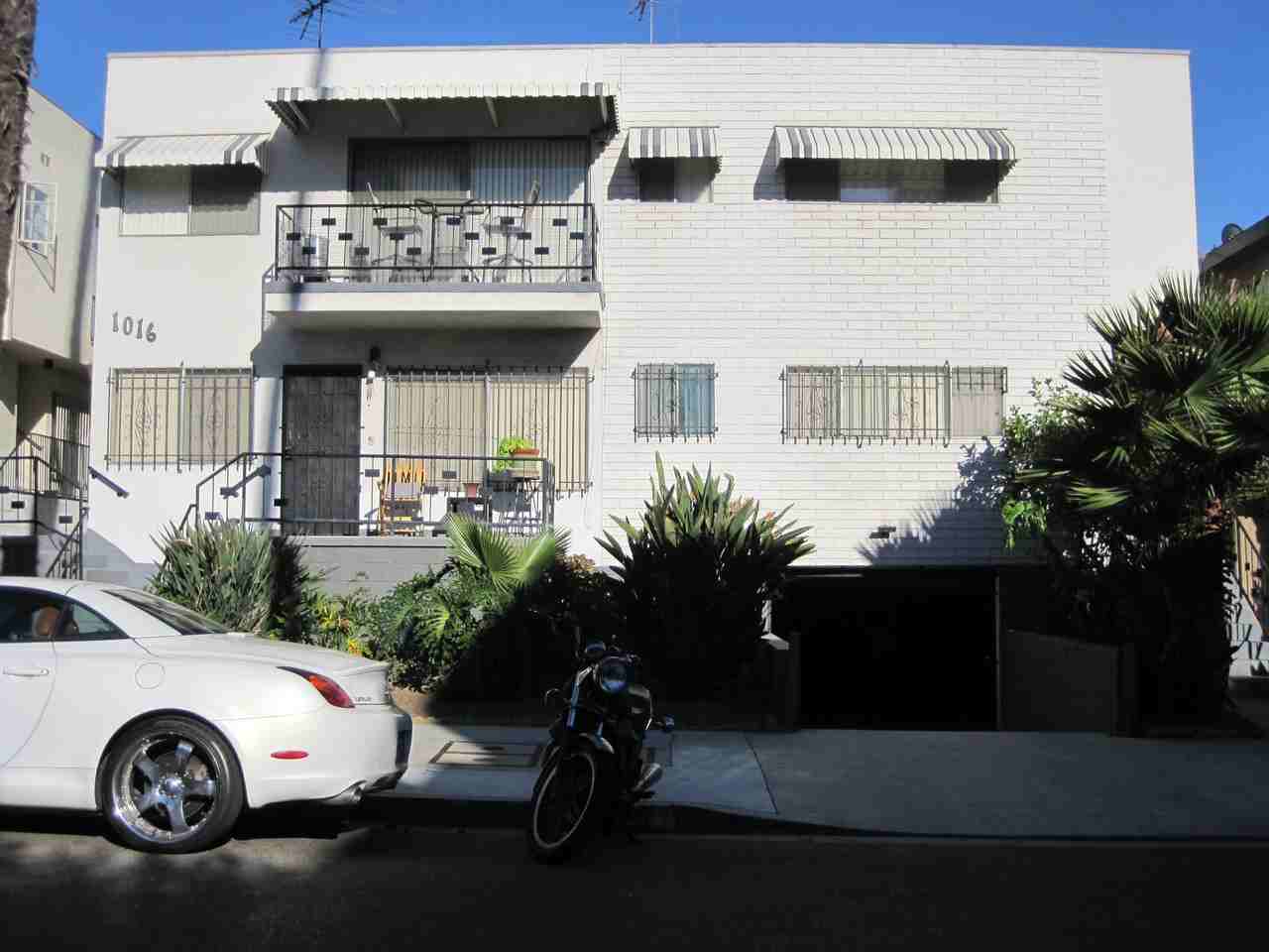 1016 N Orange Grove Ave #4