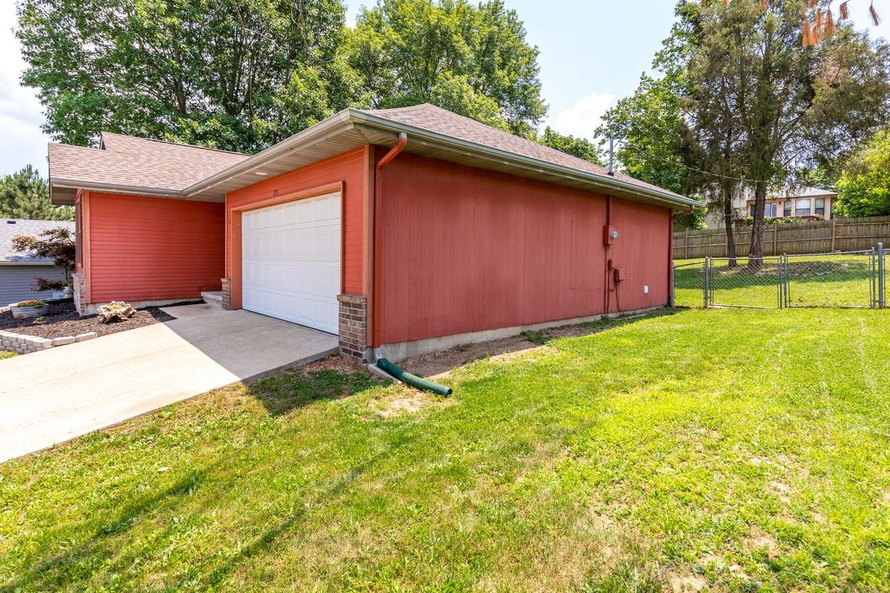 135 Hillside Ct #NA - Photo 3 of 19