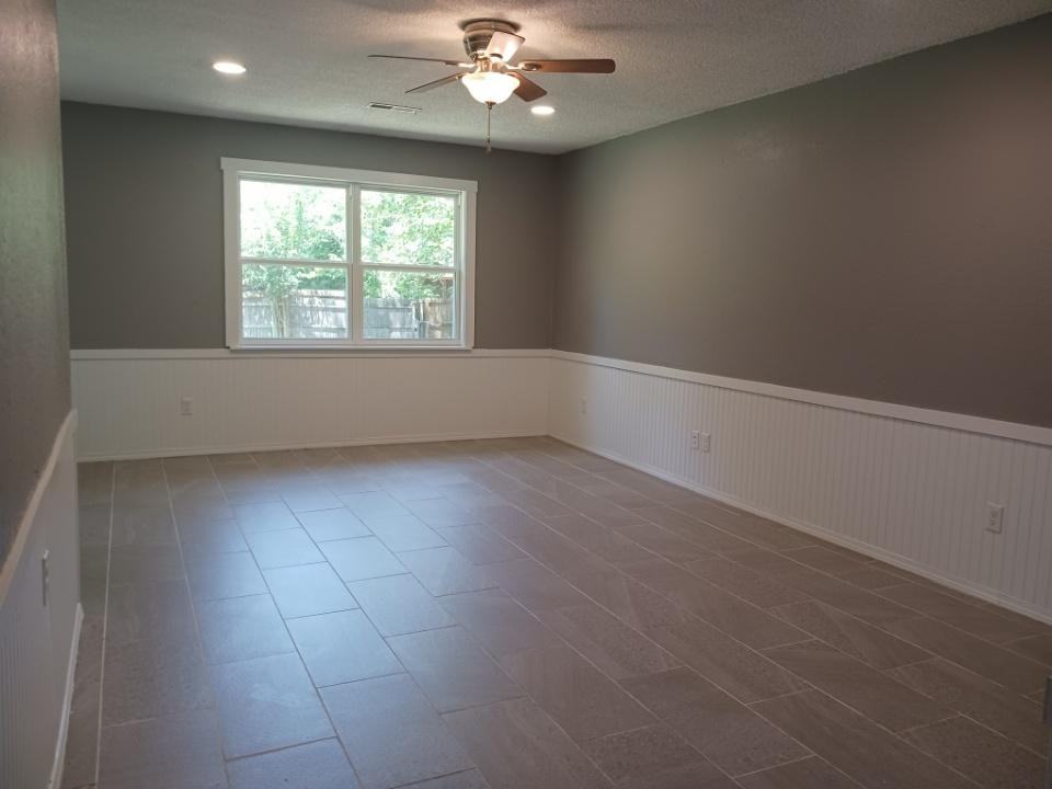 703 W 27th St #NA - Photo 2 of 11