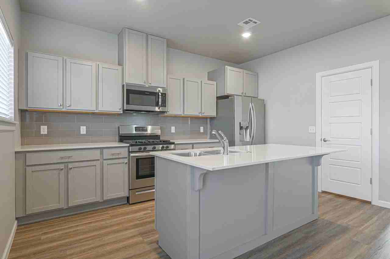 13505 Bluejacket Dr #13505 - Photo 5 of 27