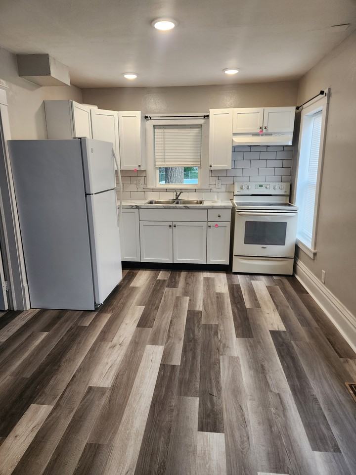 1616 7th St - Photo 2 of 4