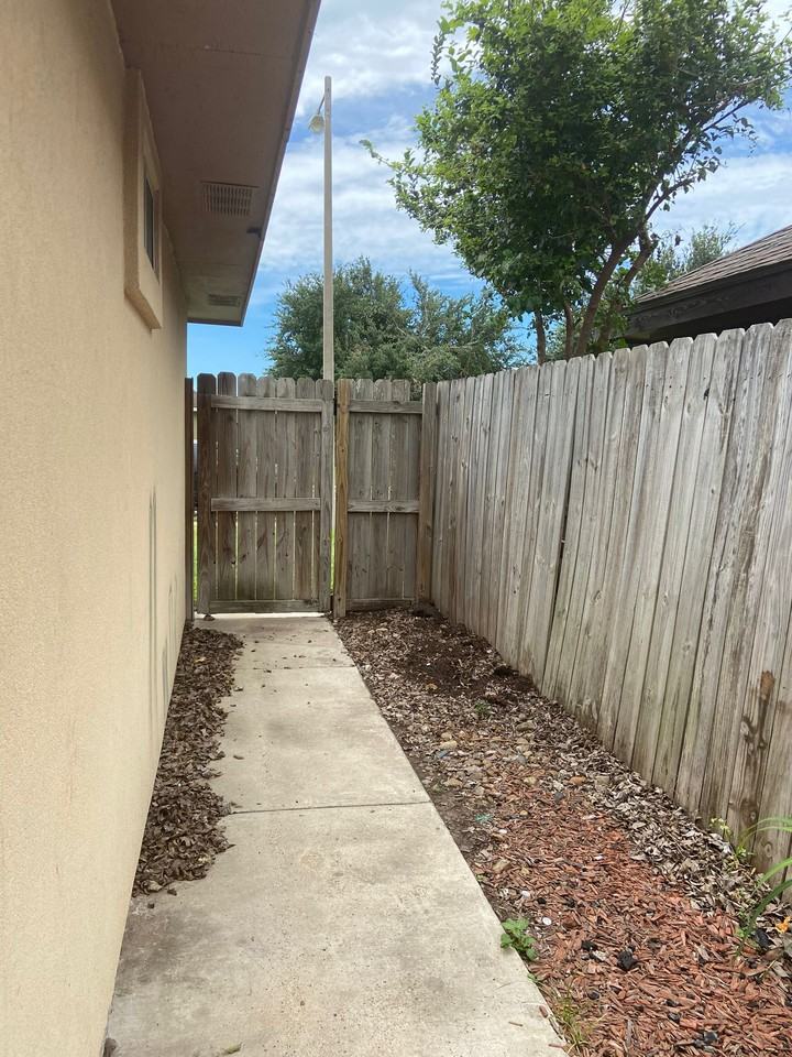 3102 E Diamondhead Ave #1 - Photo 3 of 22