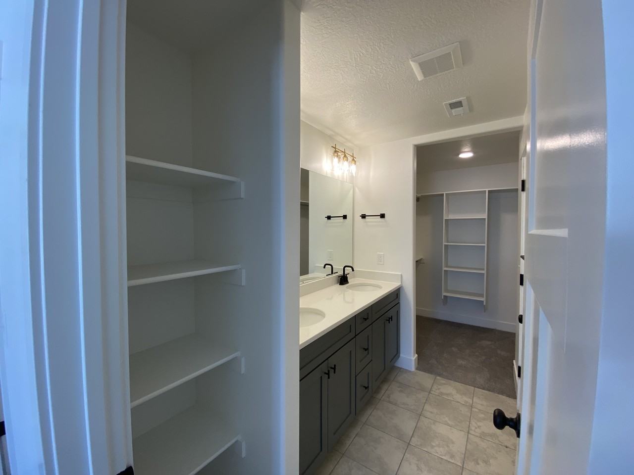 1995 N 3930 W - Photo 4 of 35