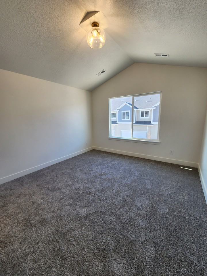 1995 N 3930 W - Photo 5 of 35