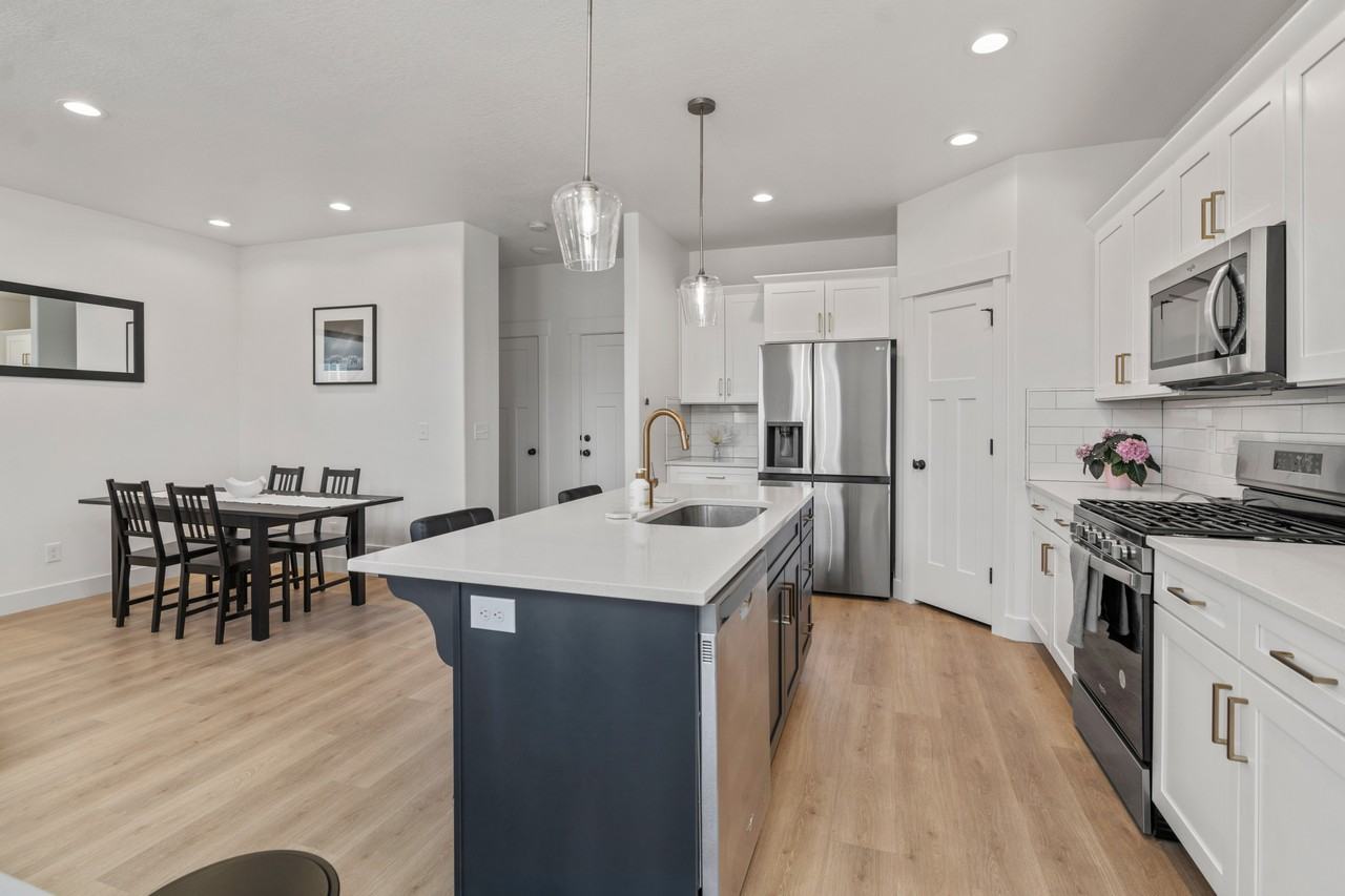 1995 N 3930 W - Photo 7 of 35