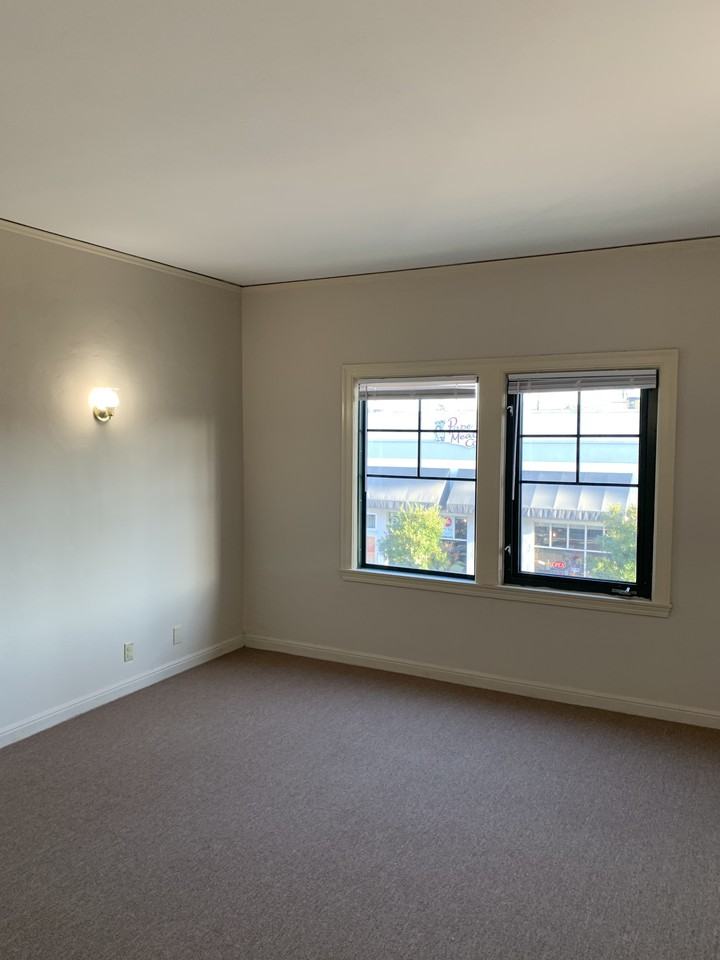 20 Hillcrest Blvd #8
