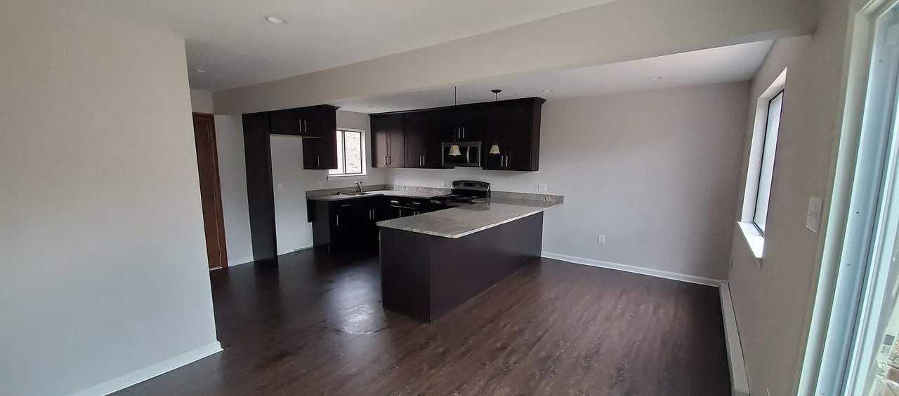 350 Crewe Ct #350 - Photo 4 of 12