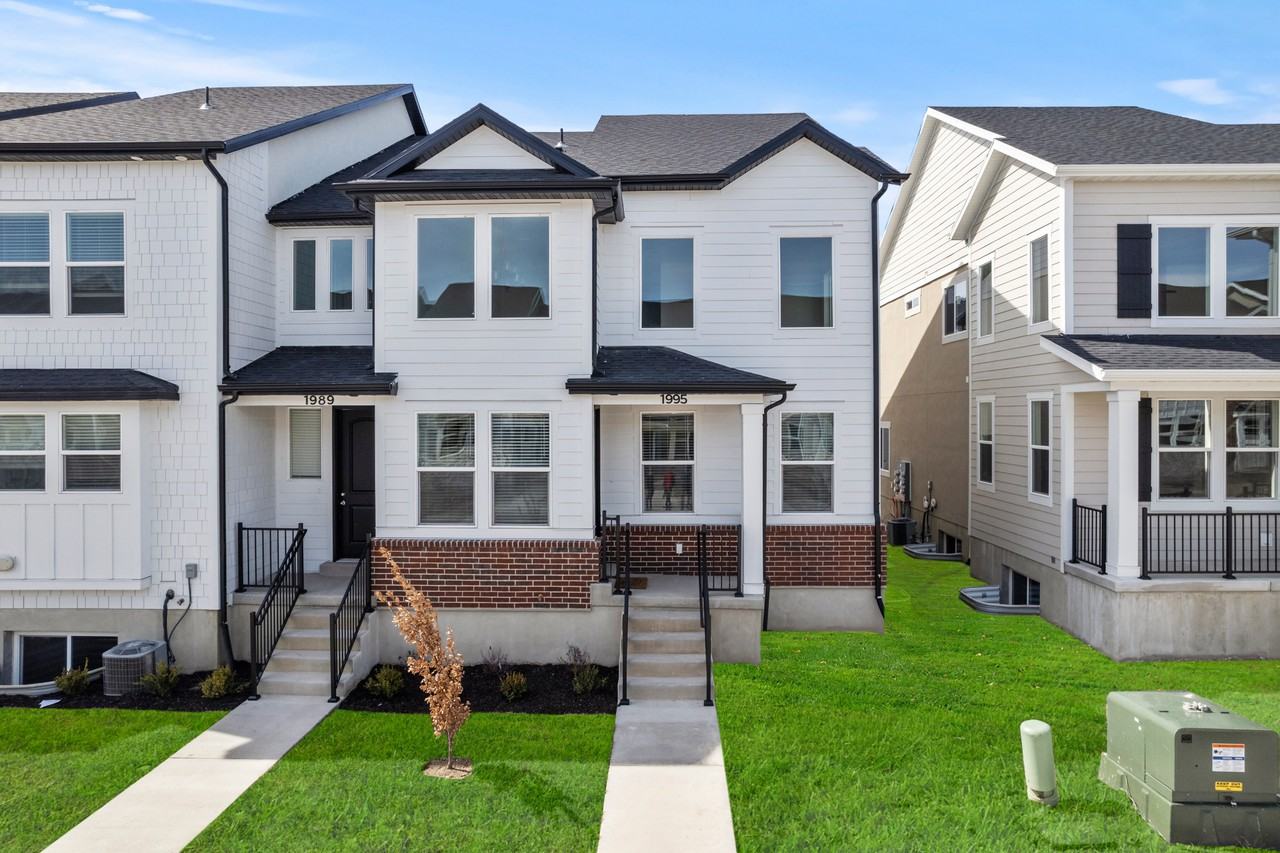 1995 N 3930 W - Photo 2 of 37