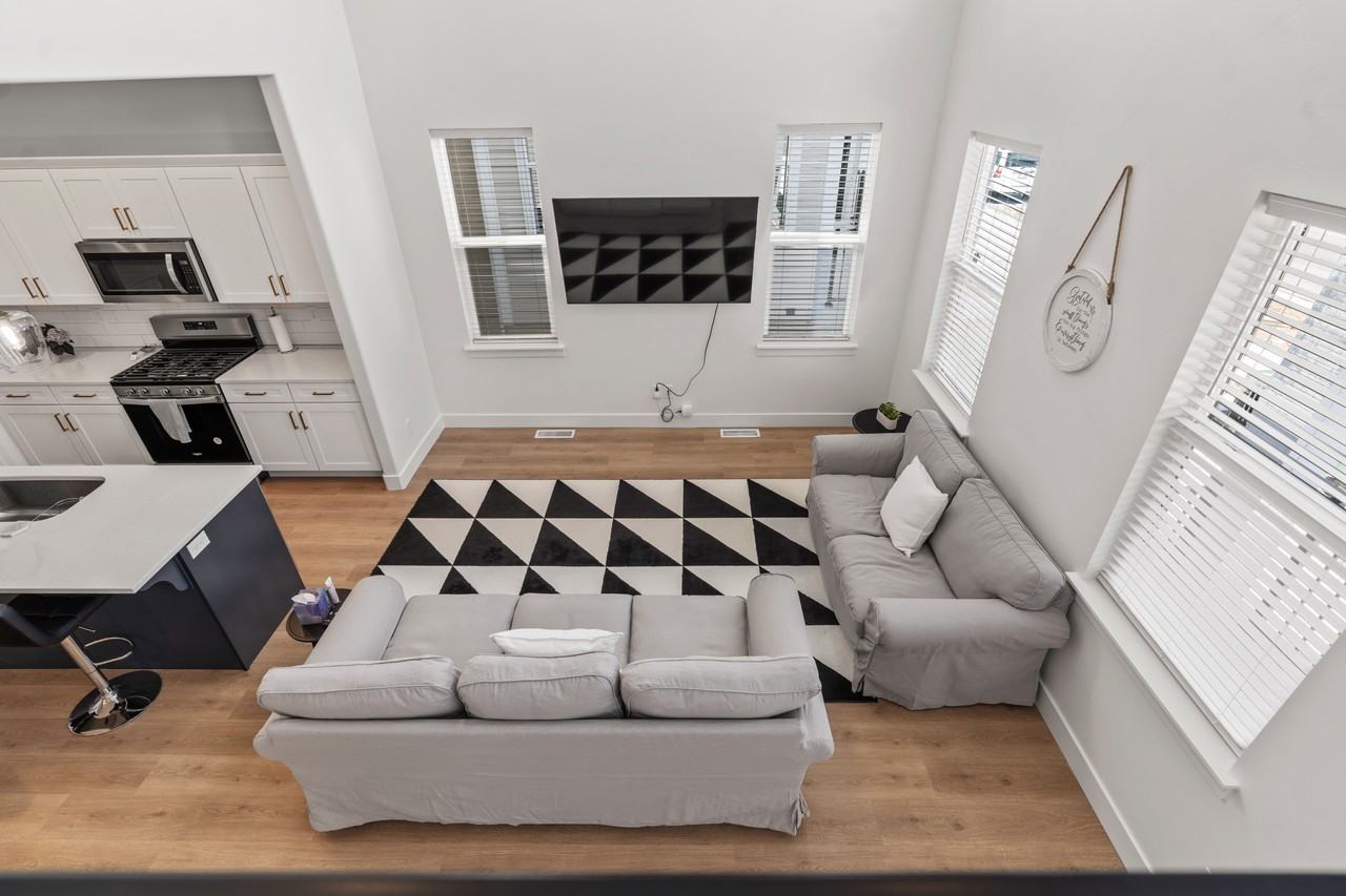 1995 N 3930 W - Photo 3 of 37