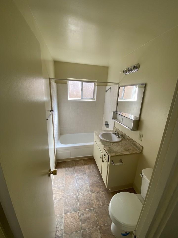 1160 E Alosta Ave #23 - Photo 5 of 26