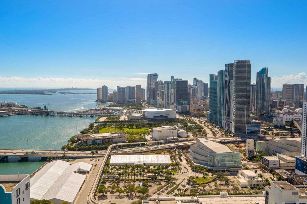 1750 N Bayshore Dr #5212 - Photo 2 of 27