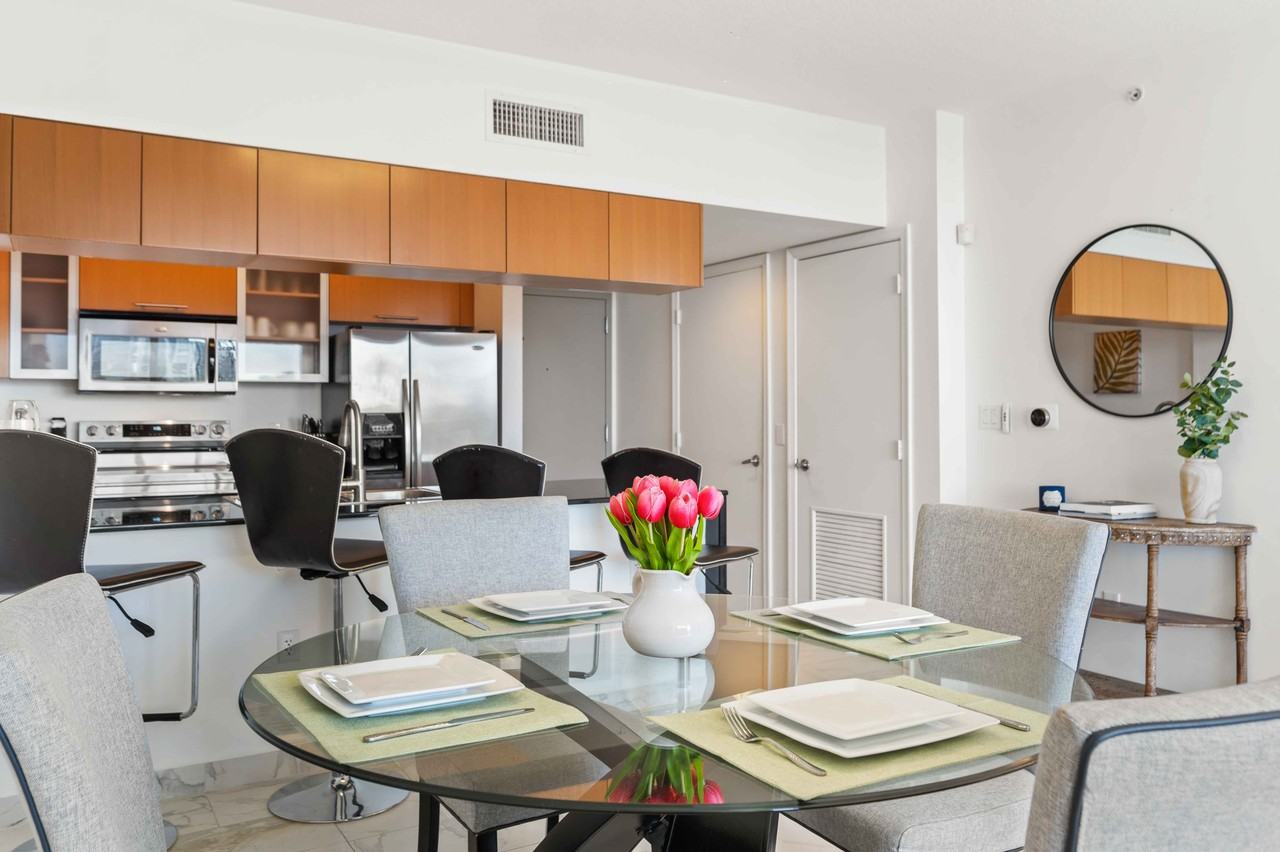 1750 N Bayshore Dr #5212 - Photo 5 of 27