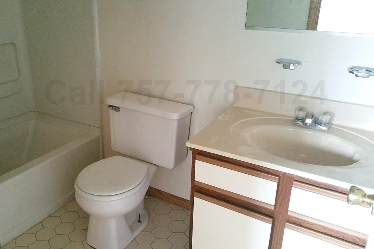 6340 Sewells Point Rd - Photo 3 of 11