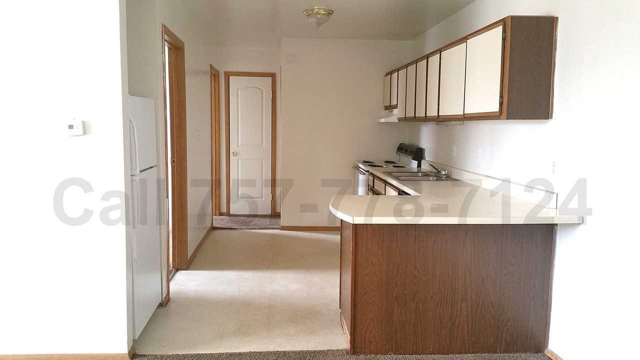 6340 Sewells Point Rd - Photo 5 of 11