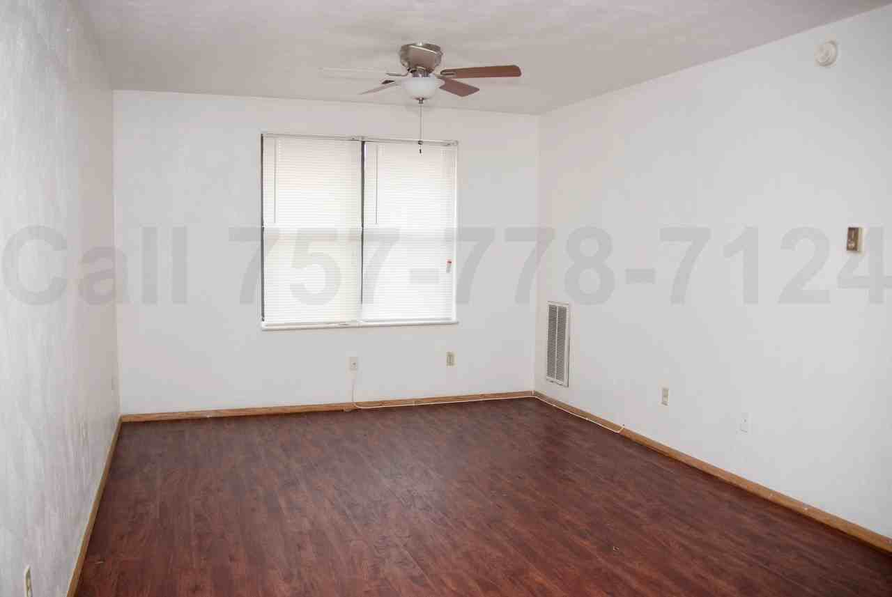 6340 Sewells Point Rd - Photo 7 of 11