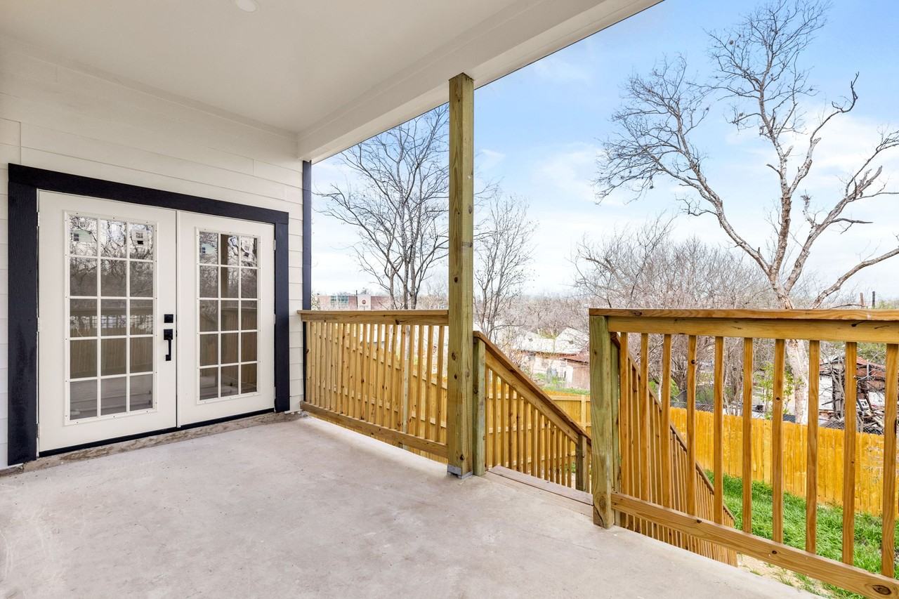 1827 Montana St #101 - Photo 5 of 27