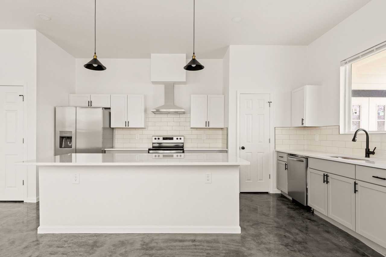 1827 Montana St #101 - Photo 3 of 24