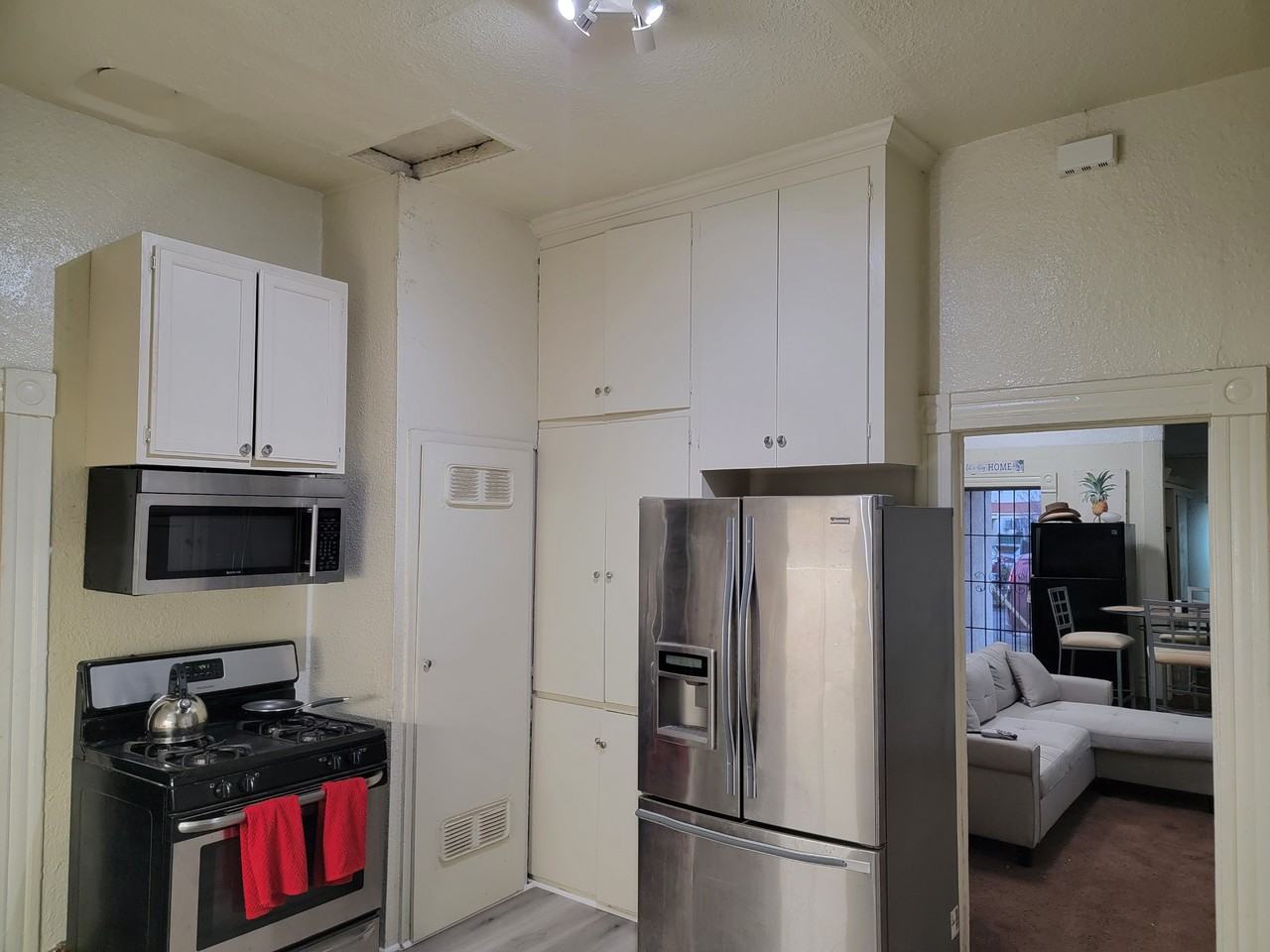 630 E 111th St - Photo 3 of 10