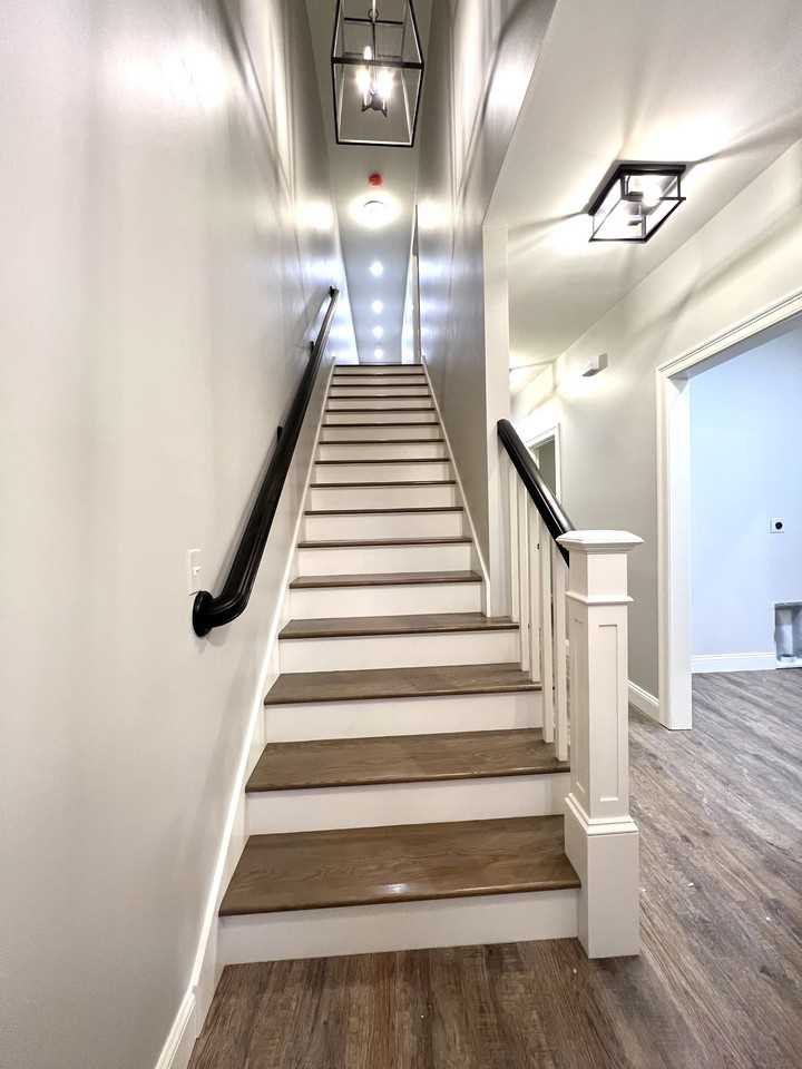 8 Lewis St #B - Photo 3 of 20