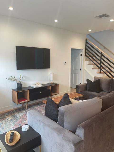 8611 Rosewood Ave #NA - Photo 3 of 20