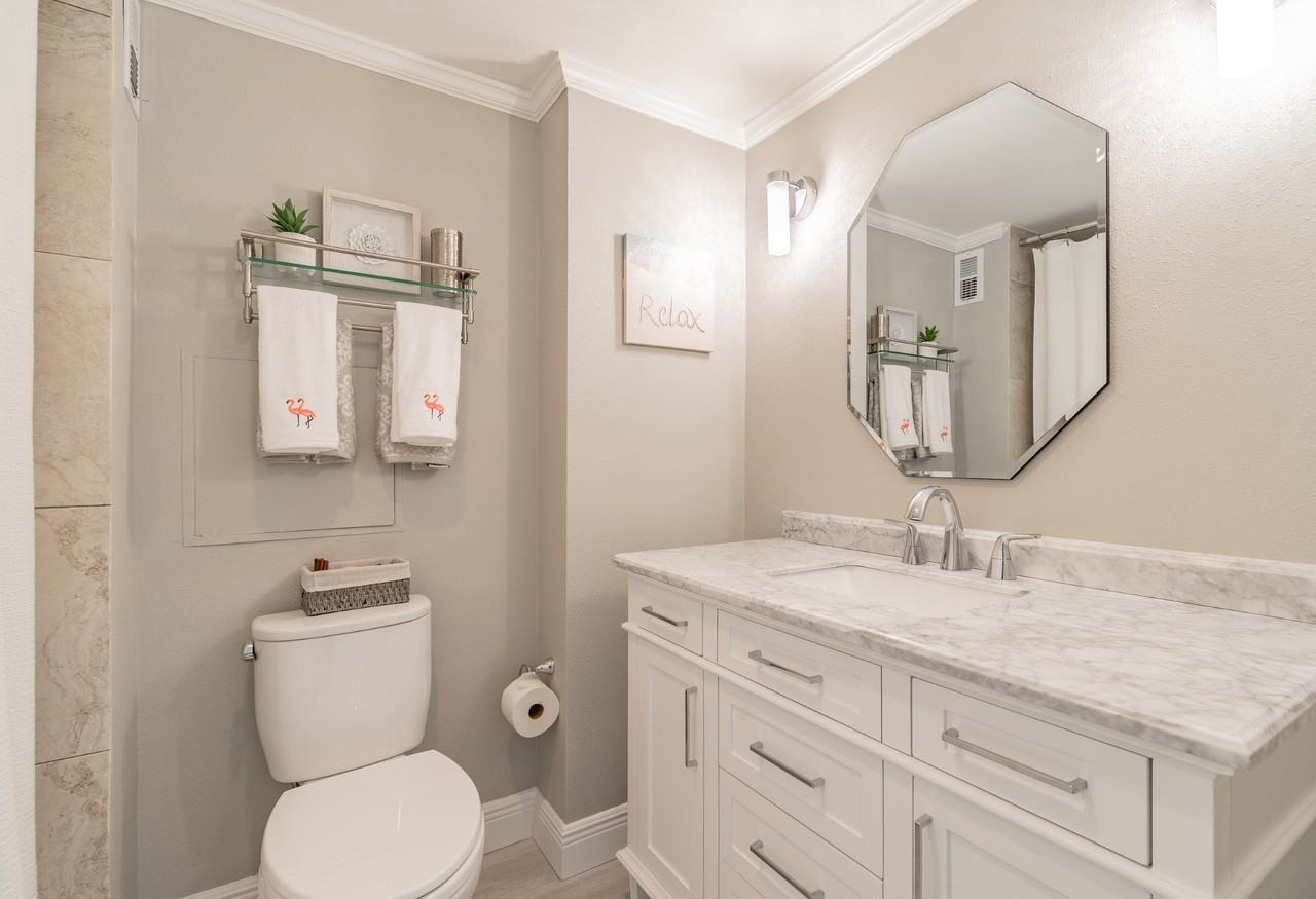 880 Mandalay Ave - Photo 7 of 50